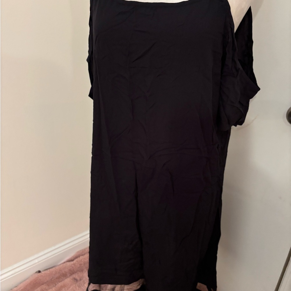 Elegant Black Cold Shoulder Dress - Picture 2 of 3